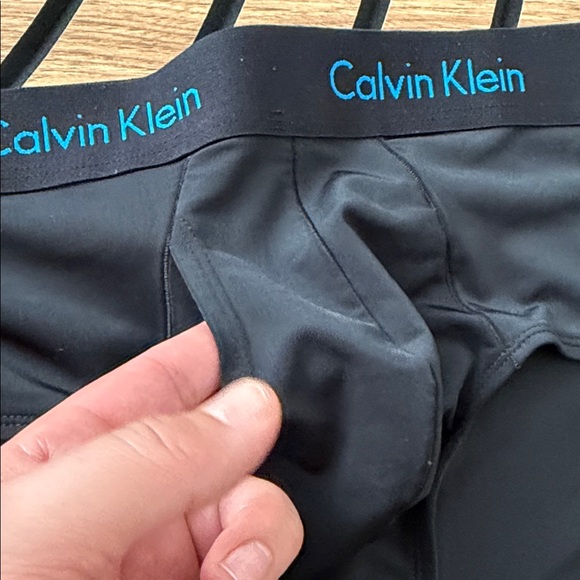 Calvin Klein - Picture 3 of 4